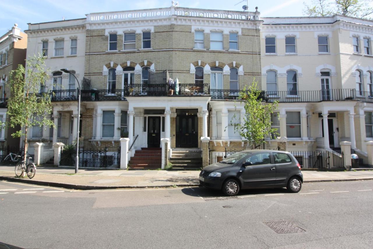 Well Appointed Garden In Kensington Olympia Londra